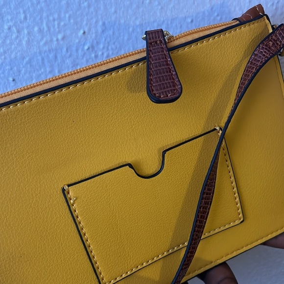 Pretty yellow Jacques Esterel bag. Never used, new, simple and beautiful. - Picture 4 of 6